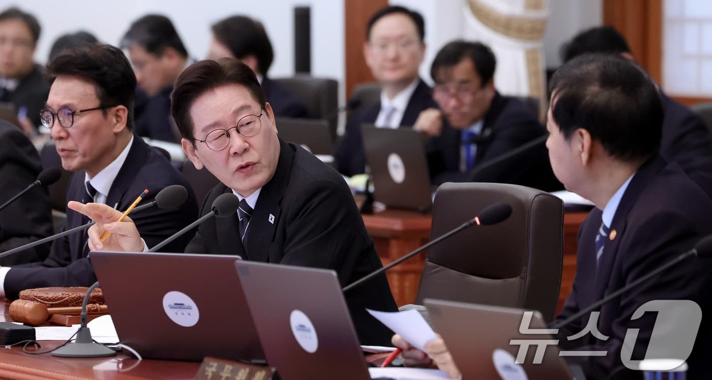 李대통령 "조기에 추경 해야 할 상황…기존 예산으로 부족할 것" - 뉴스1