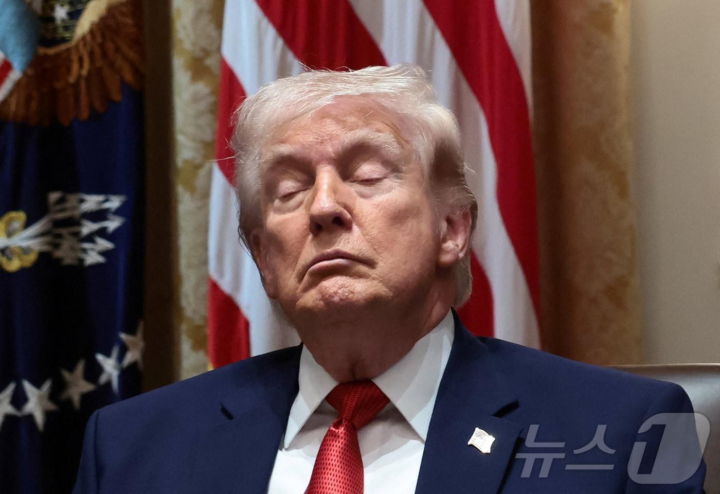 이름 홀릭' 트럼프, 지폐에도 본인 '서명' 넣었다…또 사상최초 - 뉴스1