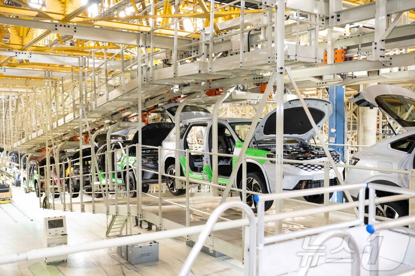 르노코리아, 전기차 혼류 생산 준비 끝…하반기 폴스타4 생산 - 뉴스1