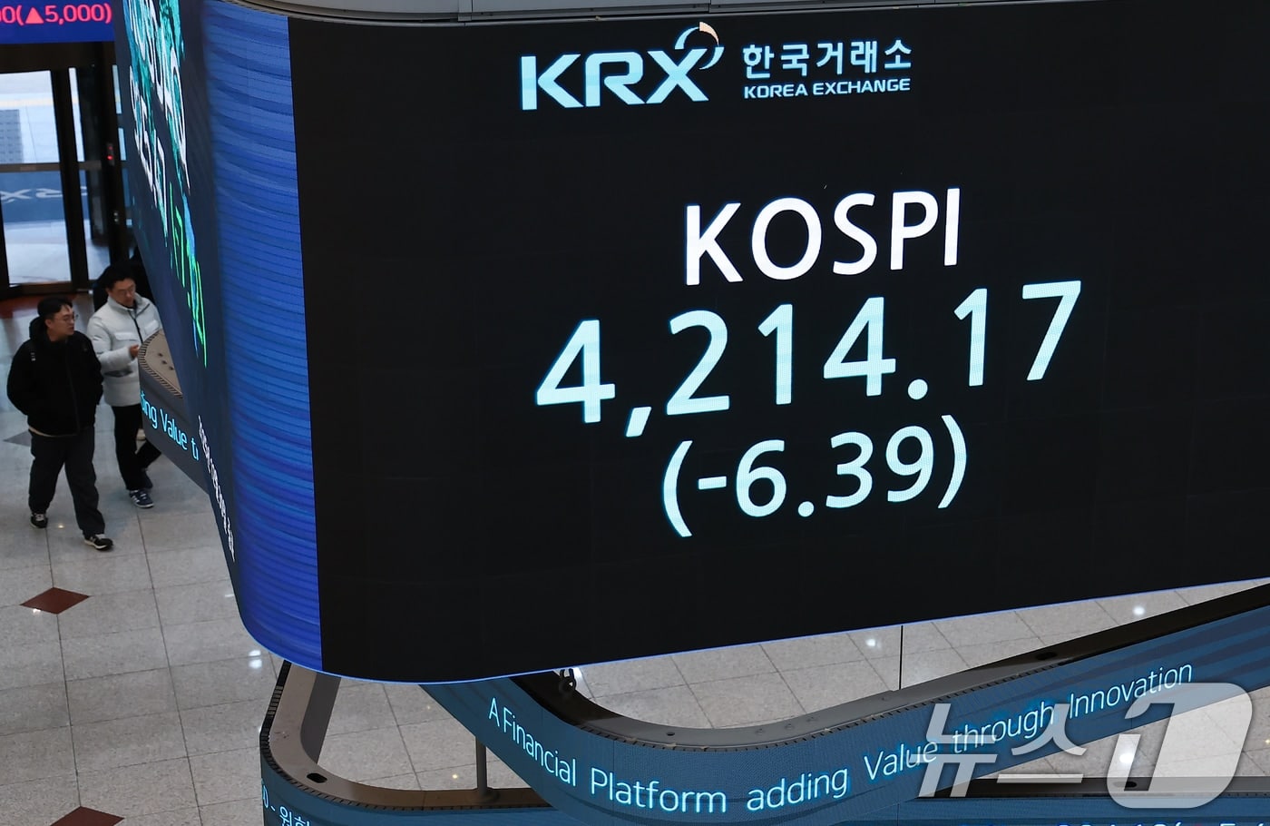 지난해 75% 오른 코스피…급등·과열주 증가에 시장경보 3000건 11%↑