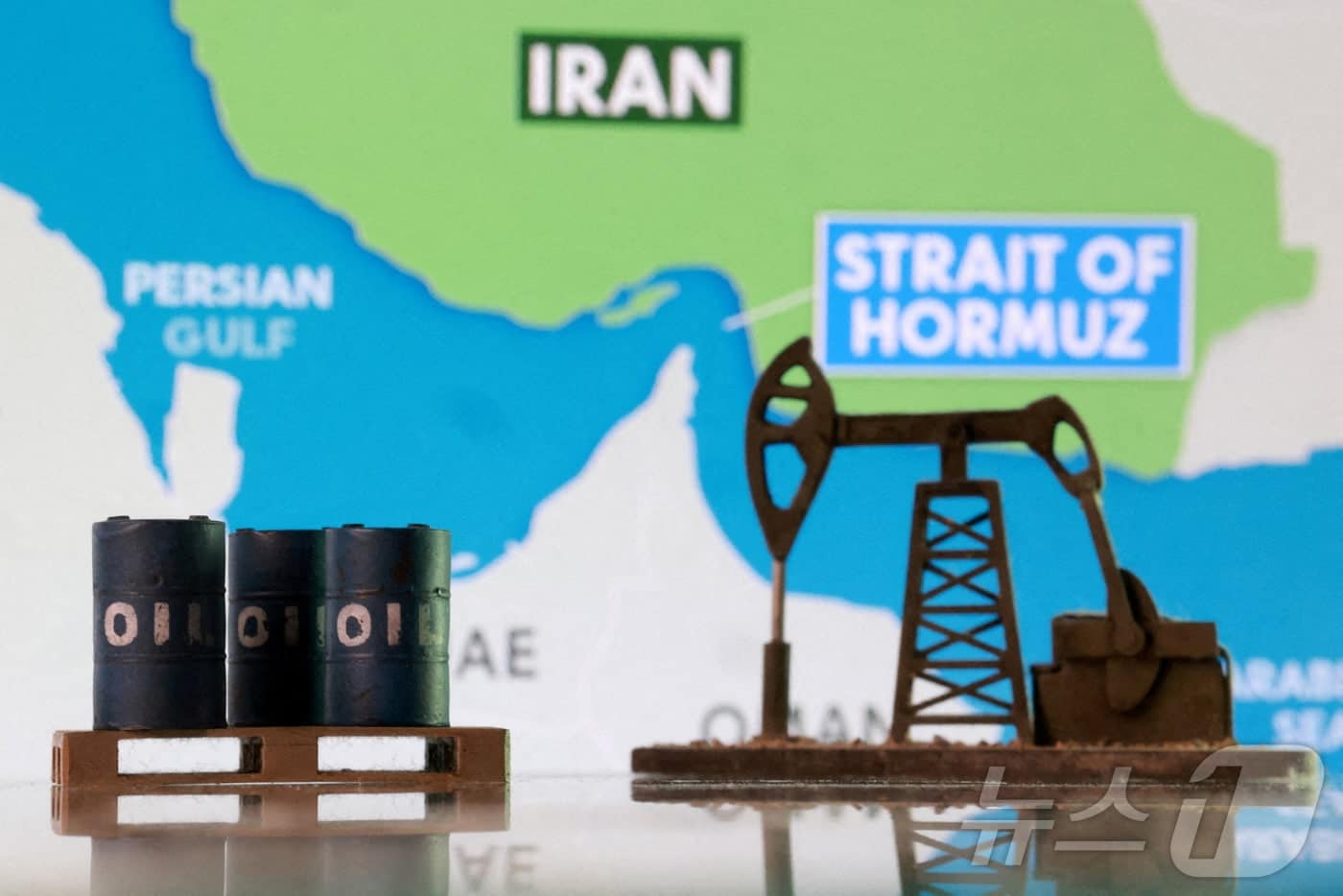 국제유가, 100달러 돌파…호르무즈 해협 봉쇄로 중동 산유국 감산 - 뉴스1