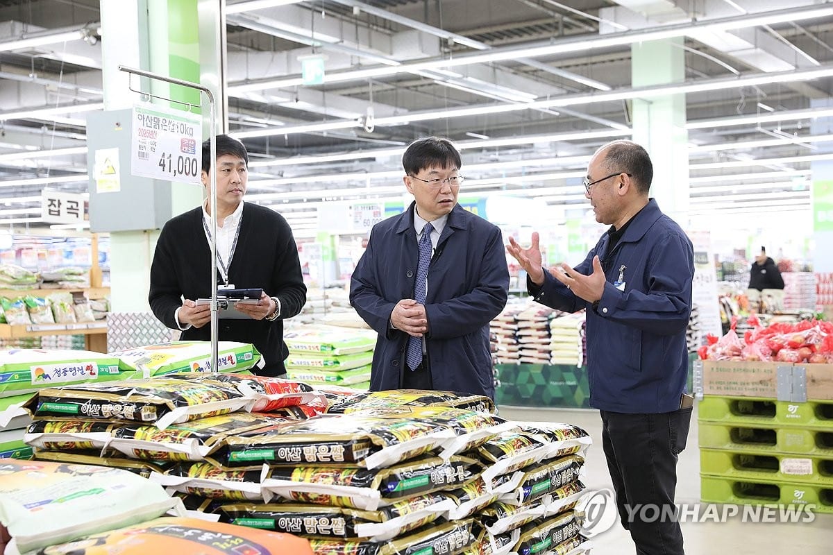 물가 점검하는 안형준 국가데이터처장 | 연합뉴스