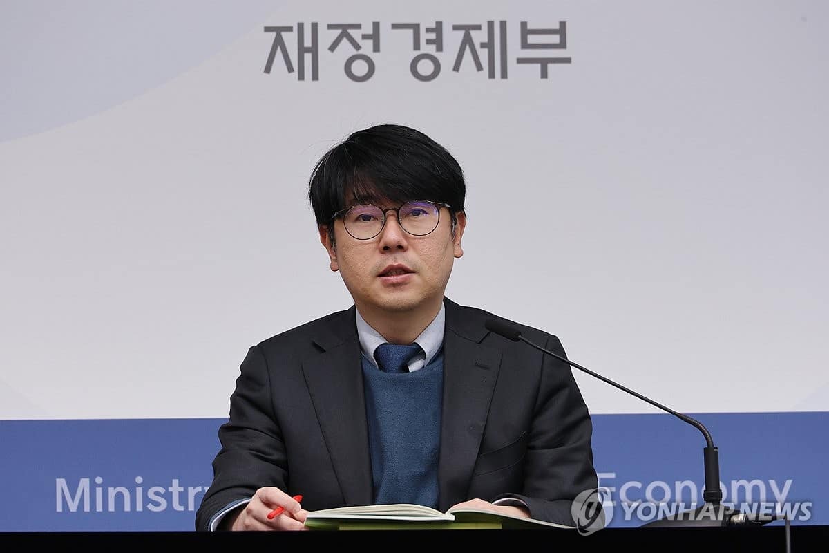 정부, 8개월 만에 "경기 하방위험 우려" 진단…중동 사태 여파(종합) | 연합뉴스