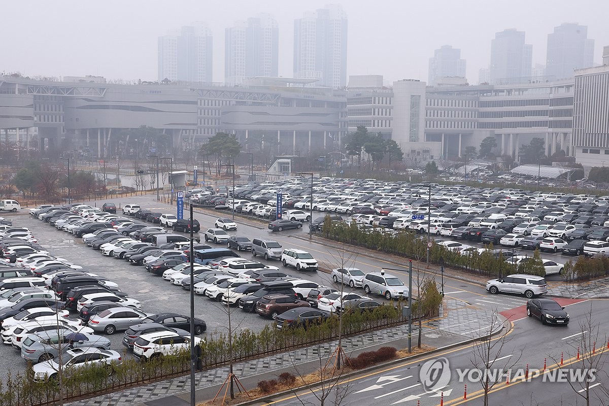 정부, 원유 위기경보 2단계 '주의'로 격상…비축유 방출 초읽기 | 연합뉴스
