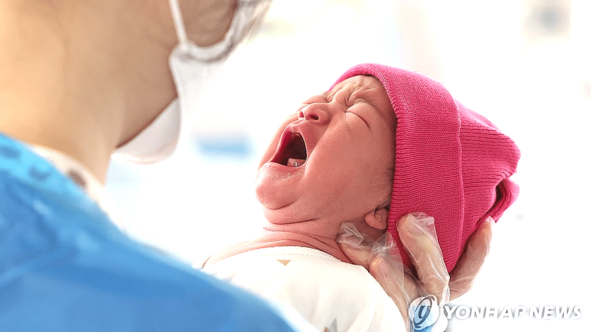 2월생 아기 2만3천명, 7년 만에 최대