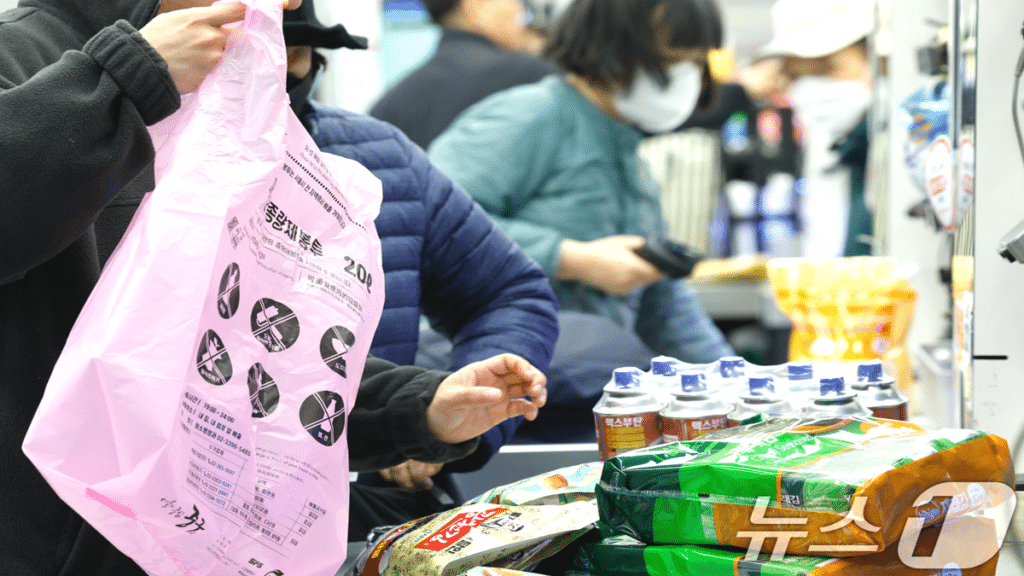 정부, 종량제 봉투 1인 구매 제한 검토
