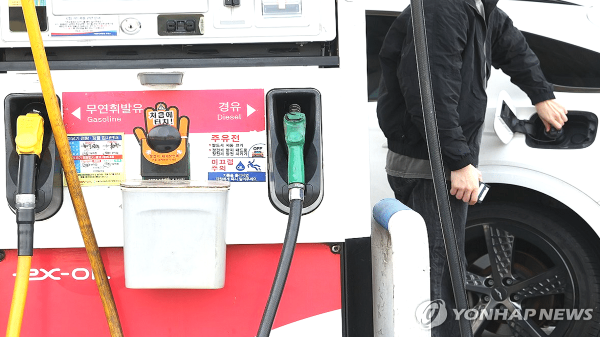 '기름값 내렸더니 더 쓴다'…석유 최고가격제, 역설의 덫에 빠지다 1 석유 최고가격제 4차 가격 인상 검토