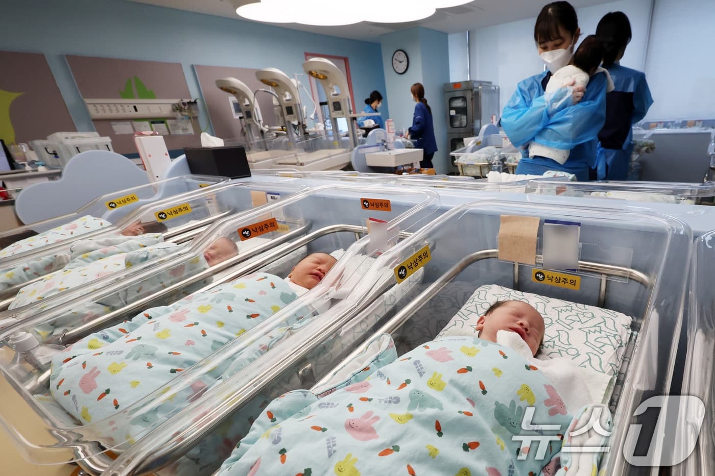 더 커진 아기울음…2월 출생아 2.2만명, 증가율 '역대 최대' 13.6%