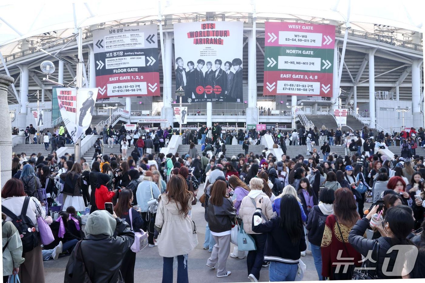 거리마다 외국인들, 홍대·명동 온 줄"…BTS 공연에 고양시 즐거운 비명