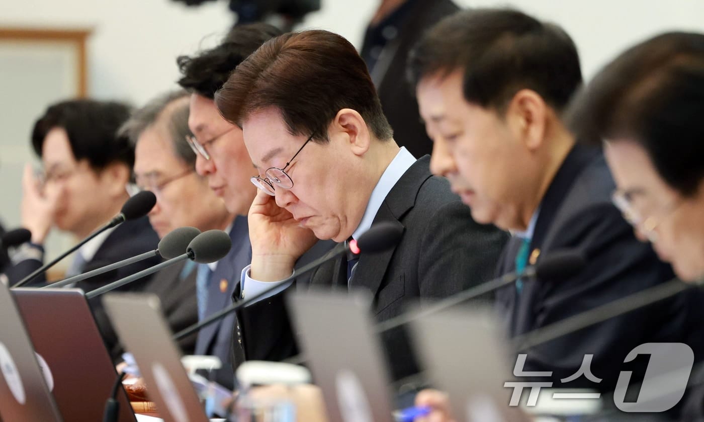 나라살림 2년 연속 100조 적자…국가채무 1300조, GDP 대비 50% 턱밑 - 뉴스1