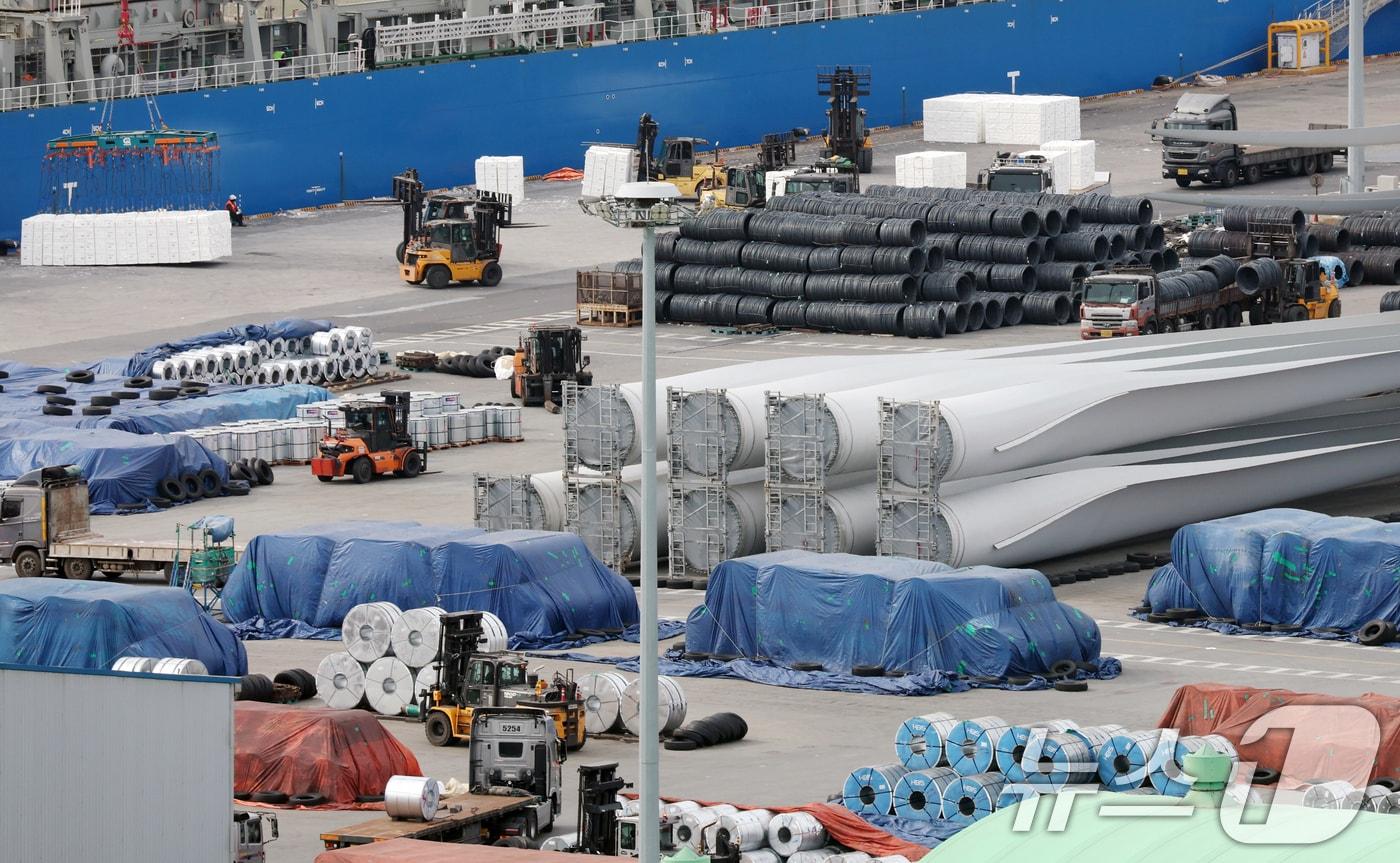 트럼프, 철강·알루미늄·구리 파생제품 관세 조정…"핵심은 단순화" - 뉴스1