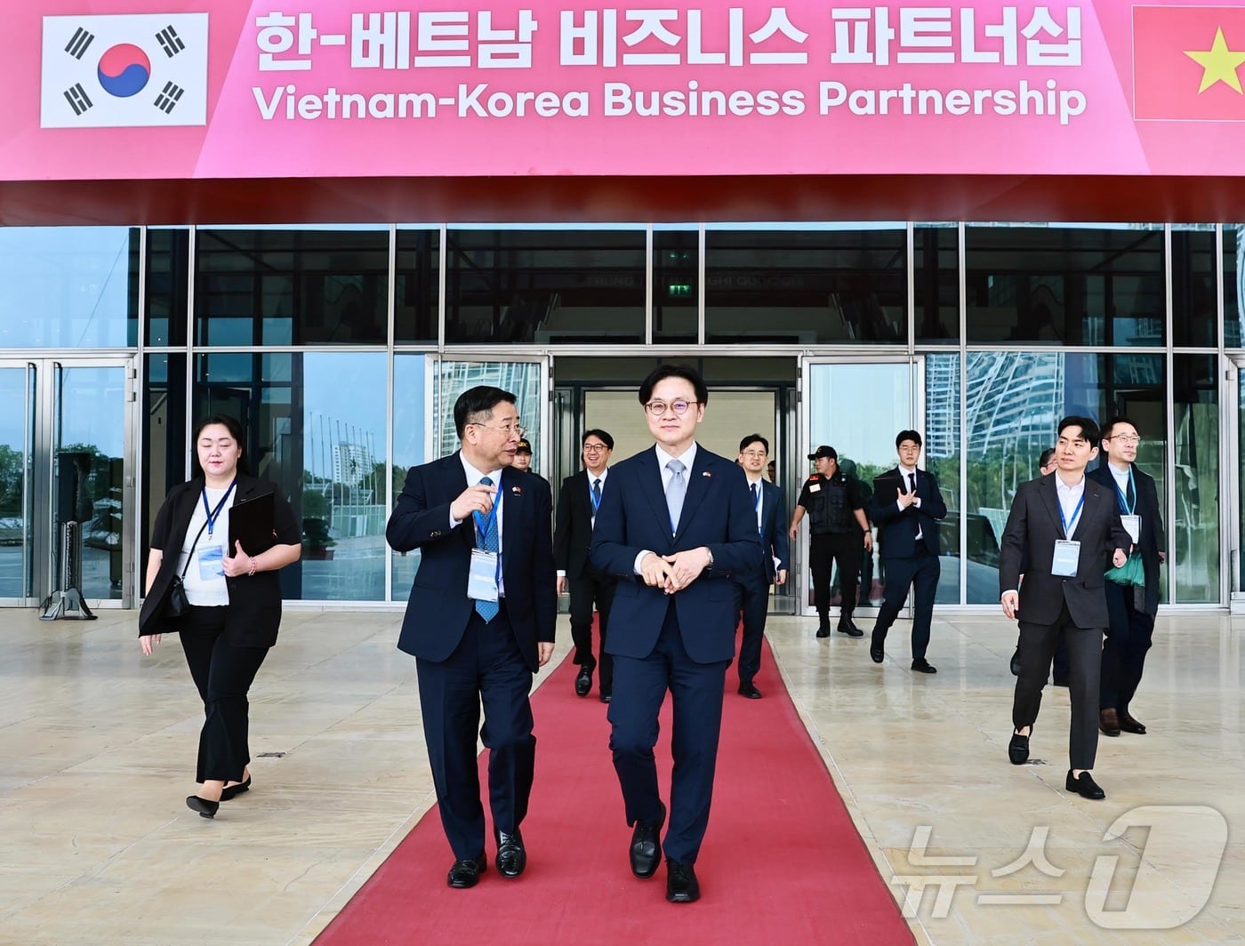 김정관 장관, 한-베트남 비즈니스 파트너십 현장 방문 - 뉴스1