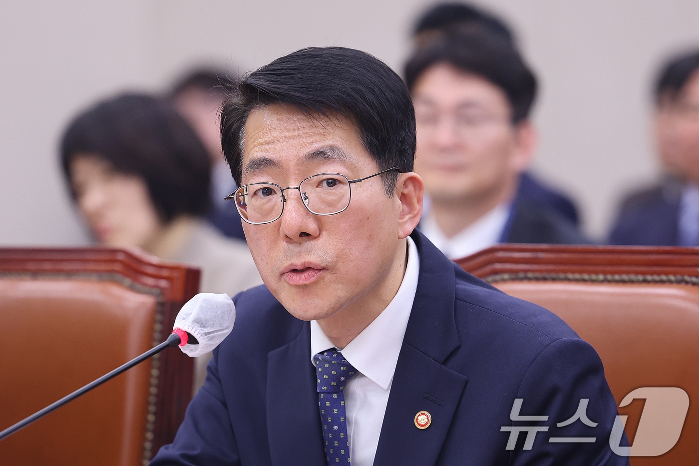 황종우 해수장관 "호르무즈 여건 되면 출발…선사, 외교부와 계속 협의"