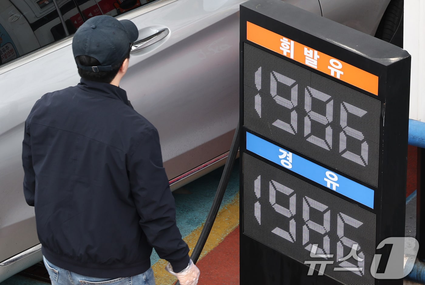 2차 최고가격제 시행 6일, 전국 휘발유 평균가 1900원 돌파 - 뉴스1