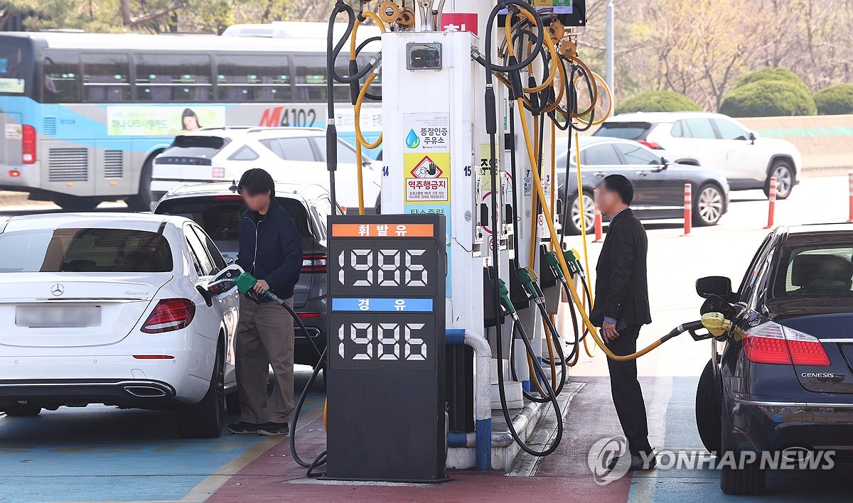 정부 "석유 최고가격제 시행 후 휘발유·경유 소비 줄었다" | 연합뉴스