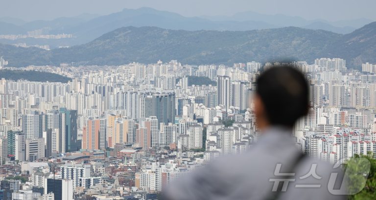 서울 주택매매 소비심리 지표가 상승 추세를 보이는 뉴스1 그래프