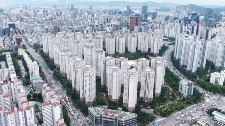 서울 송파·서초 아파트 풍경과 매매 거래 분위기를 보여주는 부동산 현장