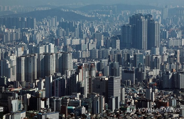 국토교통부 발표 장면과 정책 설명 인물 이미지