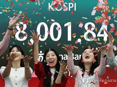 서울 한복판의 증권사 방송 화면과 코스피 차트, 반도체 관련 상승 그래프